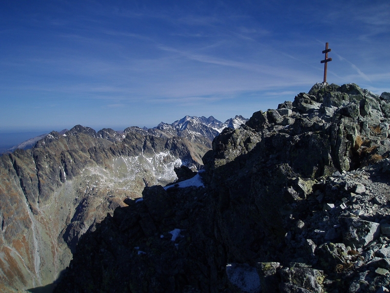 Toppen av Krivan 2494m, med det Slovakiska dubbelkorset
